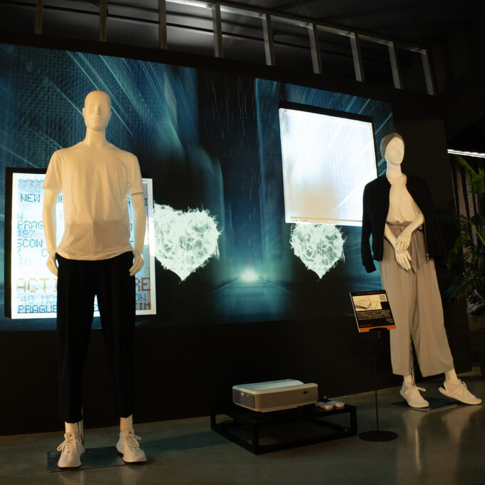 Active Store : 短焦点プロジェクター