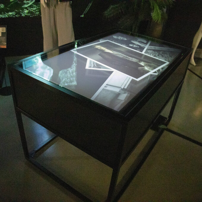 Active Store : サイネージテーブル 750