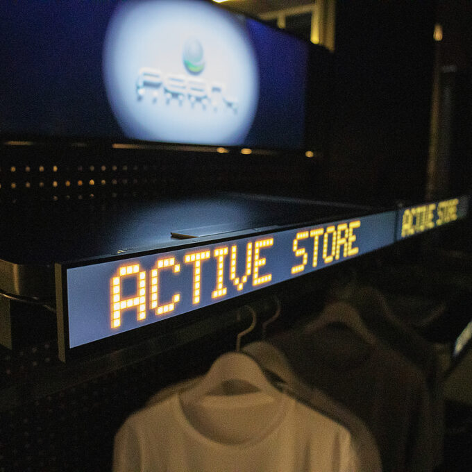 Active Store : シェルフトップサイネージ